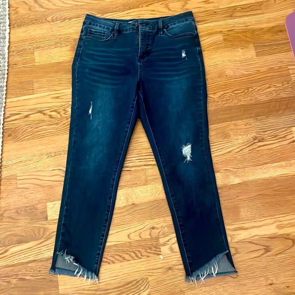 Curvy High Rise Ankle Jeans - Picture 4 of 8